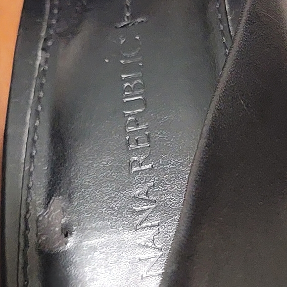 Banana Republic Gold Trim Black Leather Pump Heels Size 7 - Picture 10 of 10